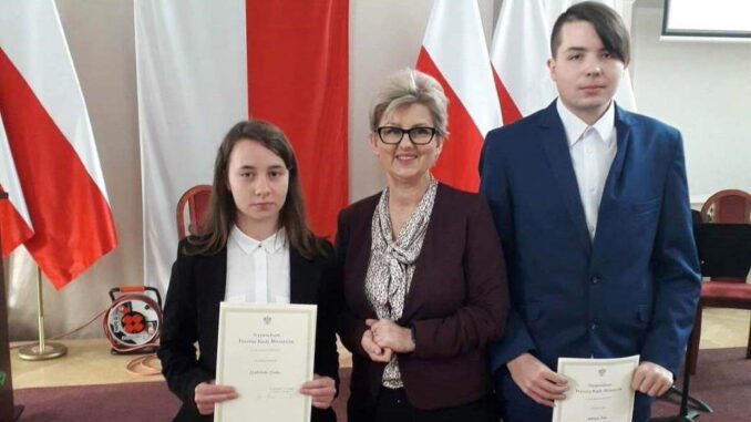 Gabriela Golec i Adrian Irla z Zespołu Szkół w Radomyślu Wielkim ze Stypendium Prezesa Rady Ministrów