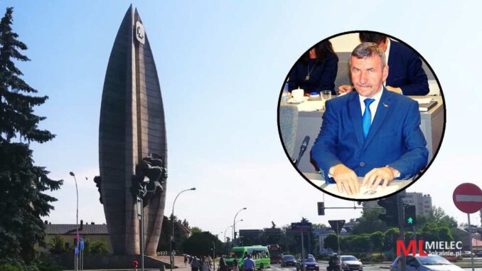 Radny powiatowy PiS chce wyburzyć Pomnik Czynu Rewolucyjnego i zastąpić go wielkim sercem